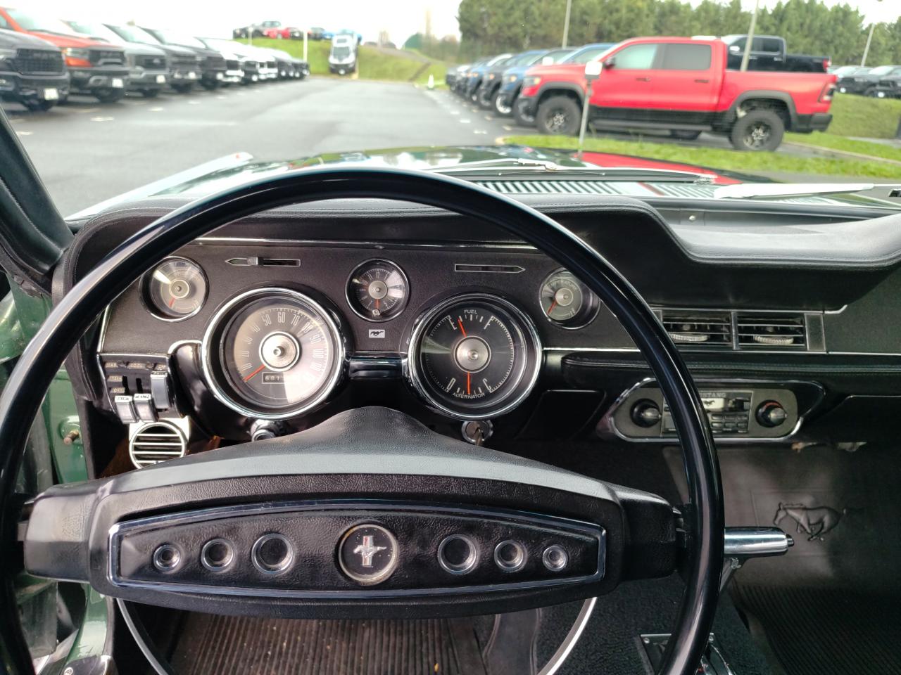 FORD MUSTANG FASTBACK d\'origine Highland Green,302 code J + Historique complet