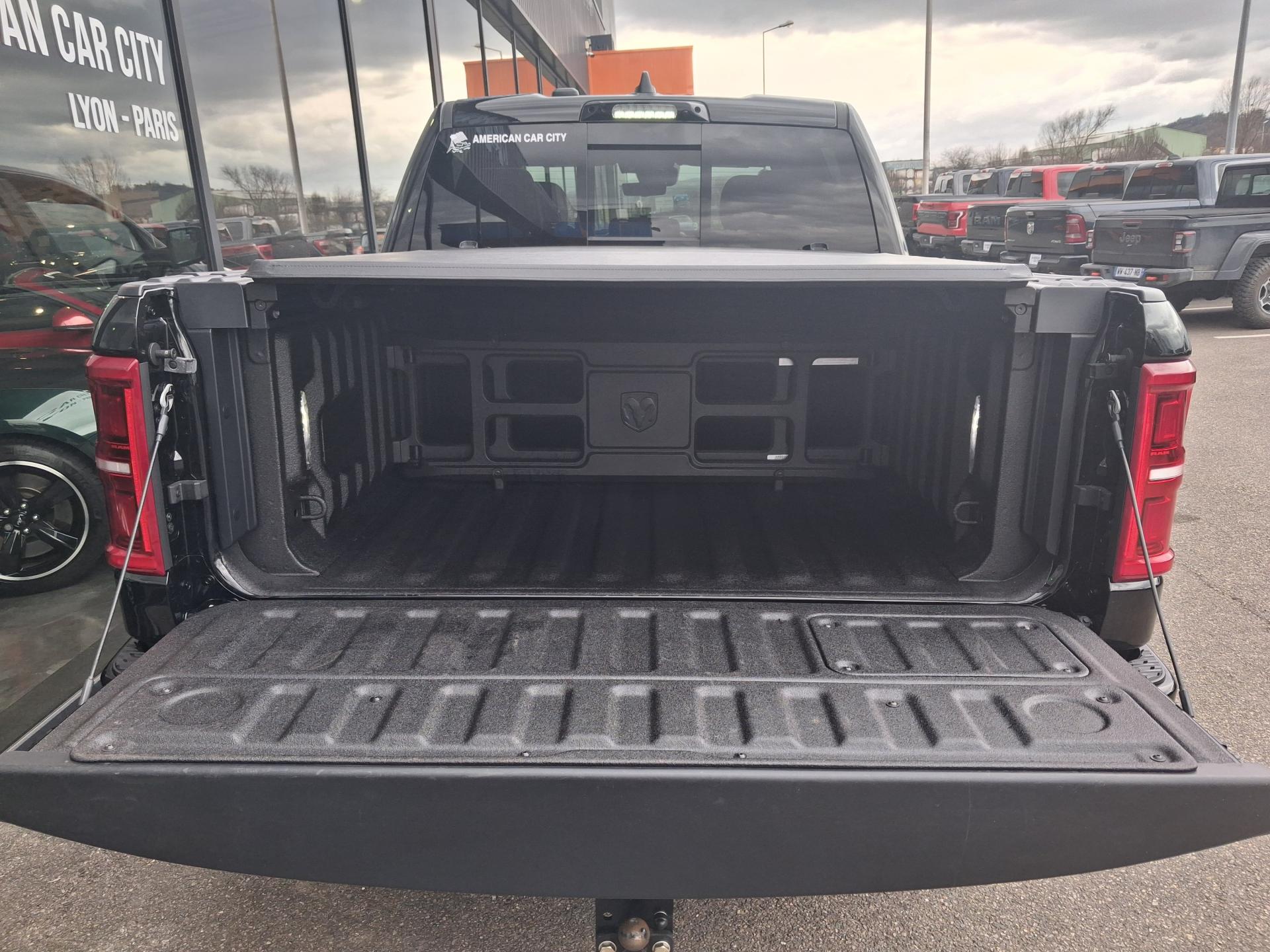 DODGE RAM 1500 CREW LIMITED NIGHT EDITION RAMBOX