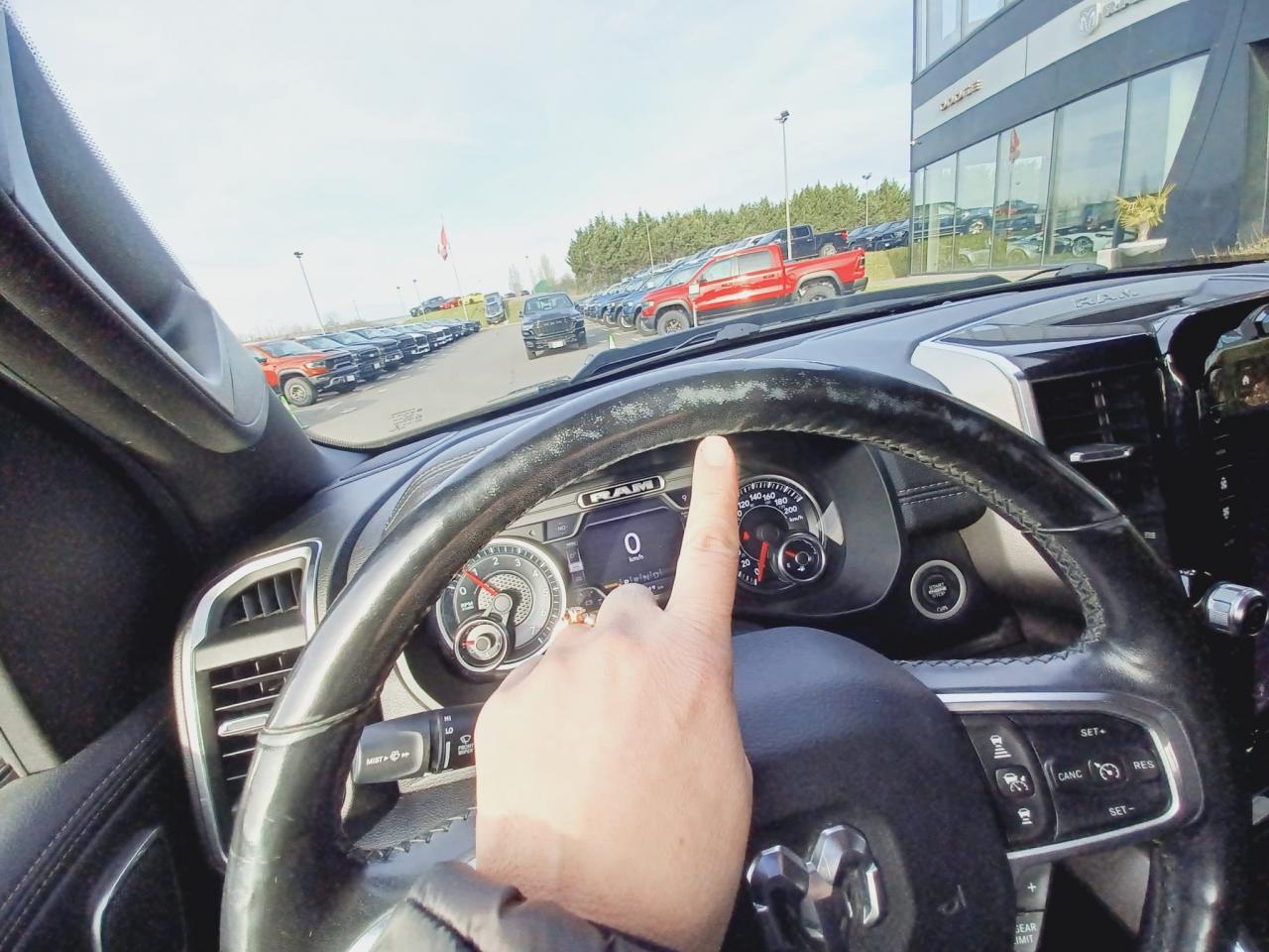 DODGE RAM 1500 CREW LARAMIE SPORT AIR V8 HEMI 5.7L - VENTE PRO