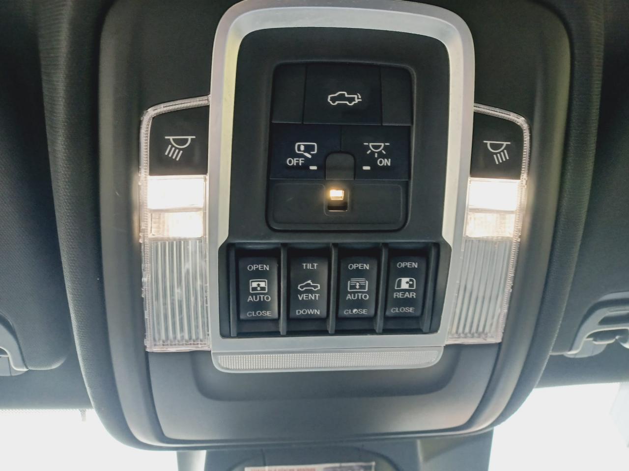 DODGE RAM 1500 CREW LARAMIE SPORT AIR V8 HEMI 5.7L - VENTE PRO