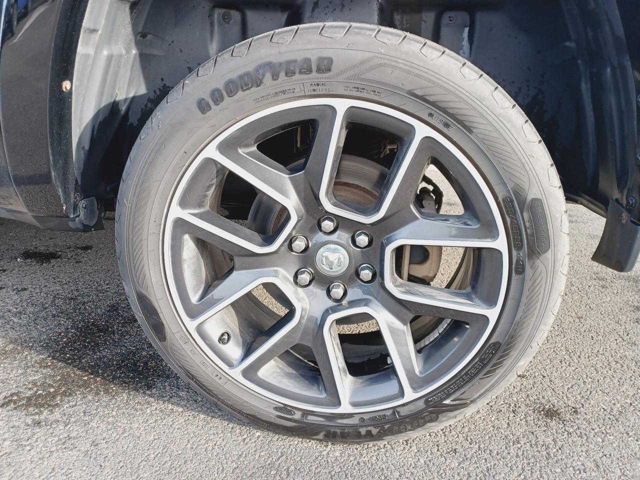 DODGE RAM 1500 CREW LARAMIE SPORT AIR V8 HEMI 5.7L - VENTE PRO