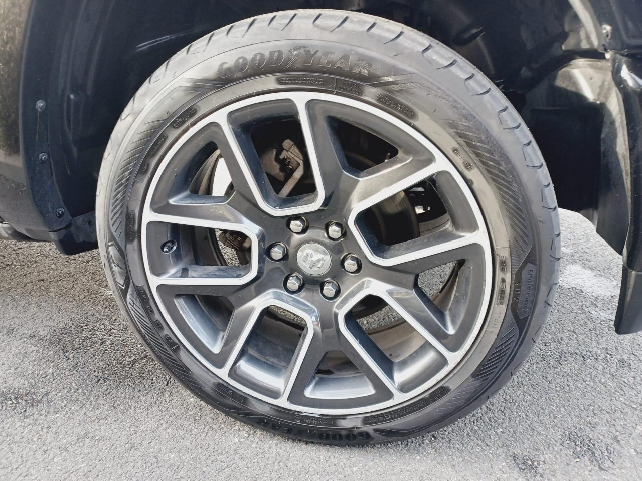 DODGE RAM 1500 CREW LARAMIE SPORT AIR V8 HEMI 5.7L - VENTE PRO