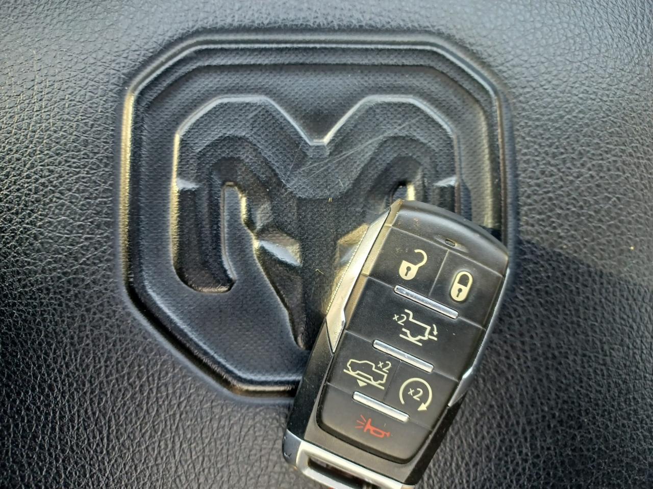 DODGE RAM 1500 CREW LARAMIE SPORT AIR V8 HEMI 5.7L - VENTE PRO