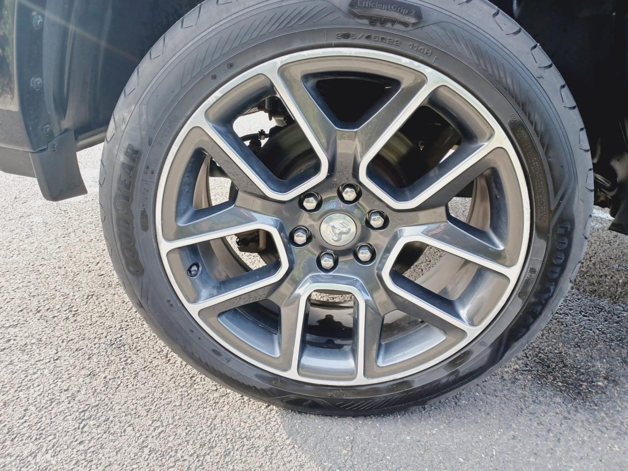 DODGE RAM 1500 CREW LARAMIE SPORT AIR V8 HEMI 5.7L - VENTE PRO