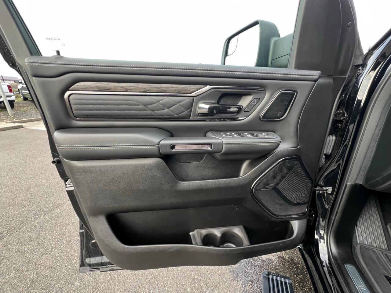 DODGE RAM 1500 CREW LIMITED NIGHT EDITION RAMBOX HAYON MULTI