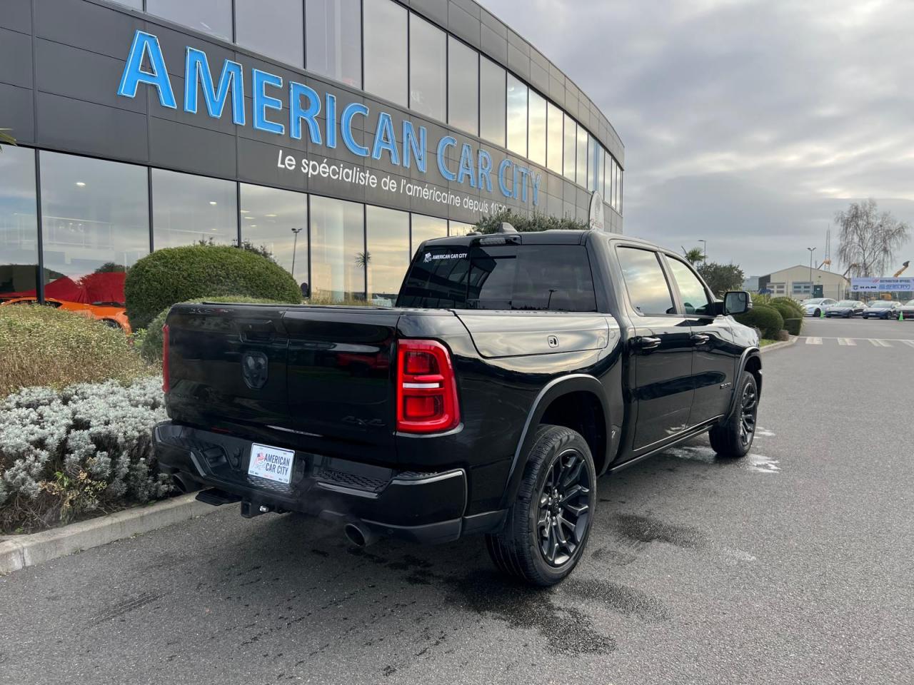 DODGE RAM 1500 CREW LIMITED NIGHT EDITION RAMBOX HAYON MULTI