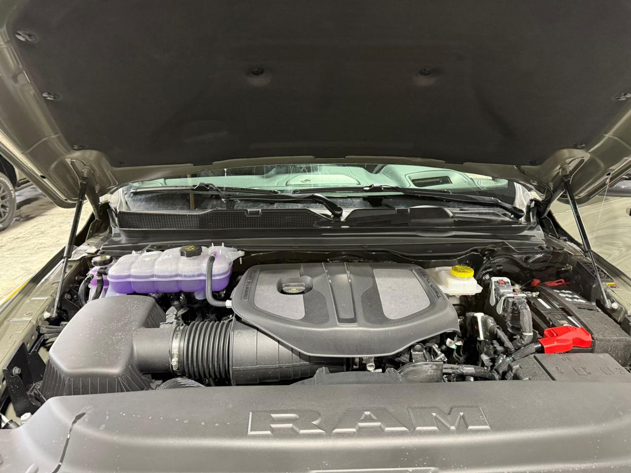 DODGE RAM 1500 CREW CAB REBEL AIR HAYON MULTI