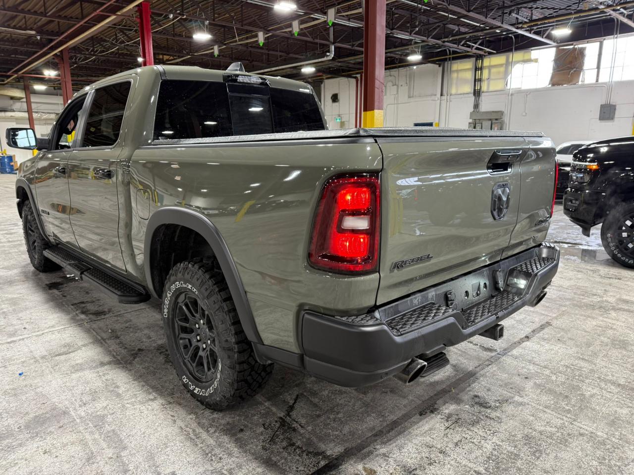 DODGE RAM 1500 CREW CAB REBEL AIR HAYON MULTI