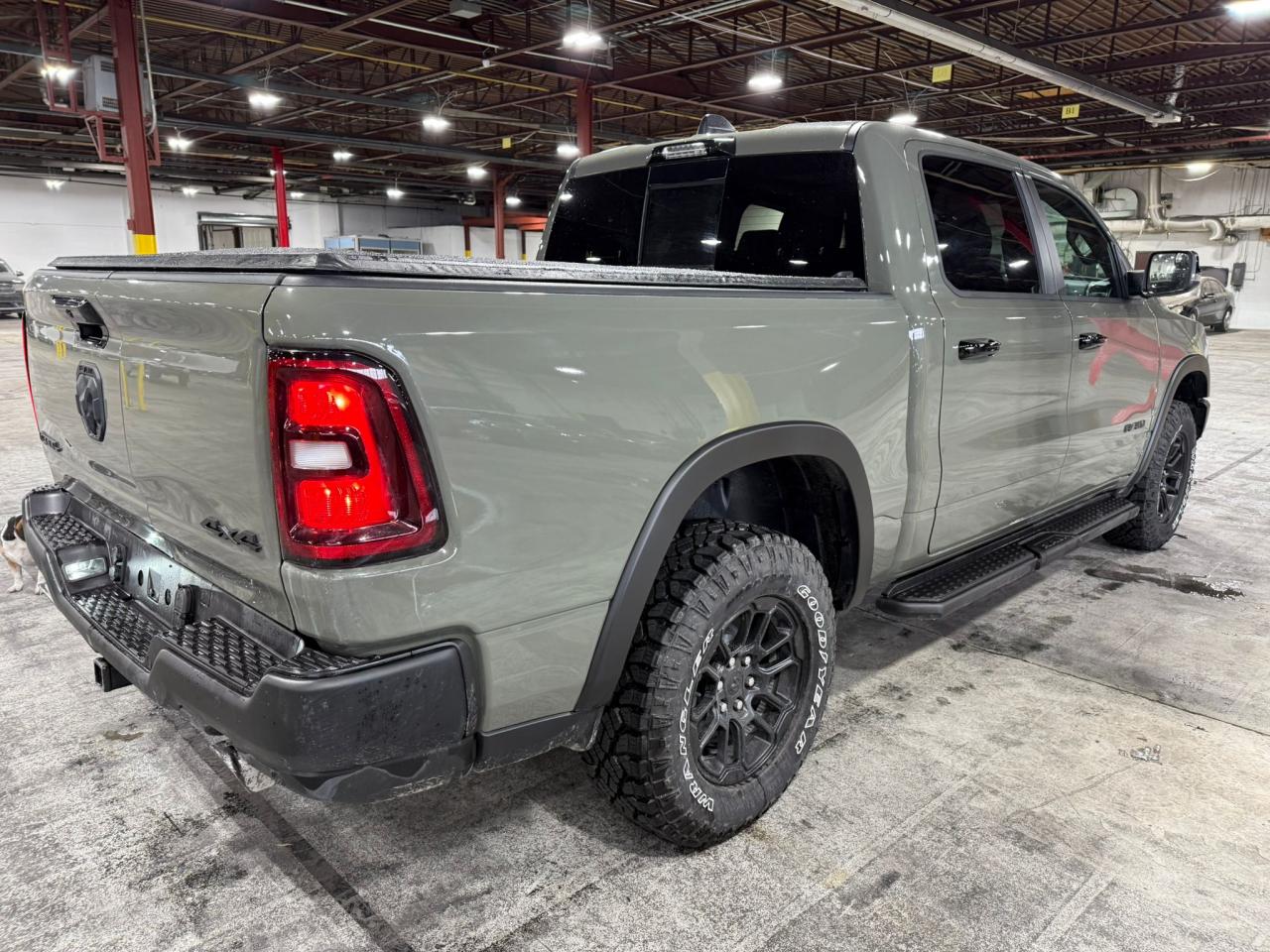 DODGE RAM 1500 CREW CAB REBEL AIR HAYON MULTI