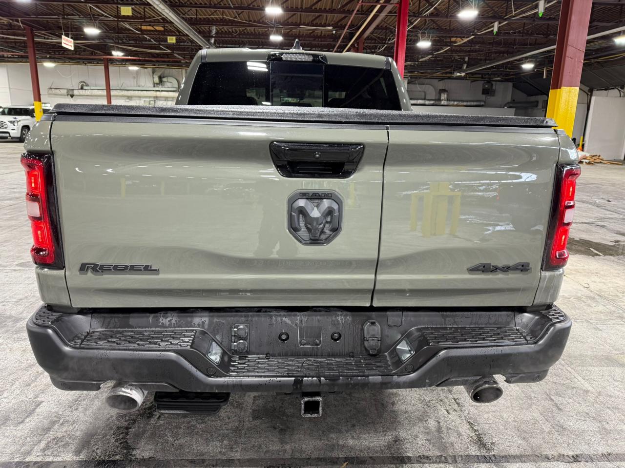 DODGE RAM 1500 CREW CAB REBEL AIR HAYON MULTI