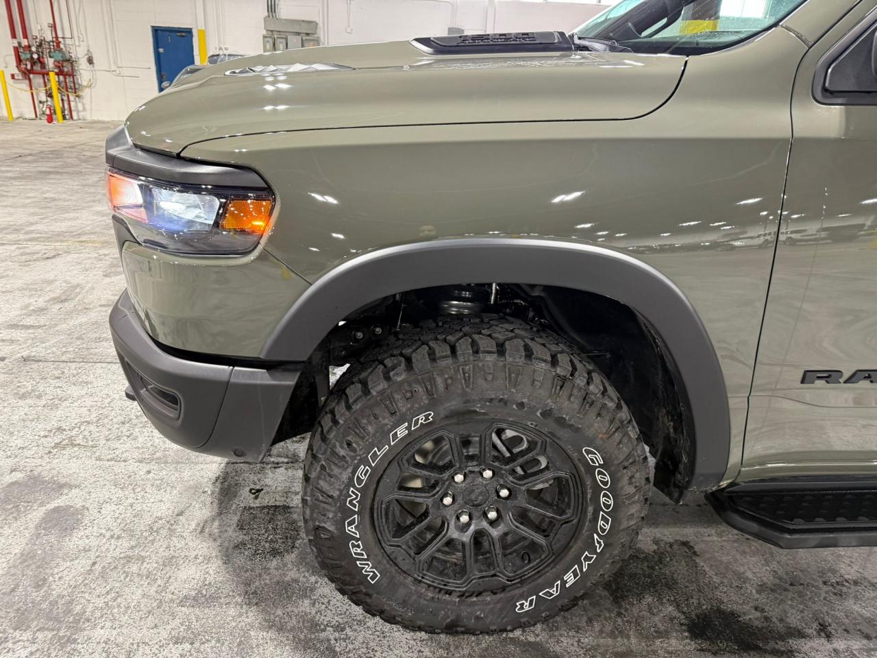 DODGE RAM 1500 CREW CAB REBEL AIR HAYON MULTI