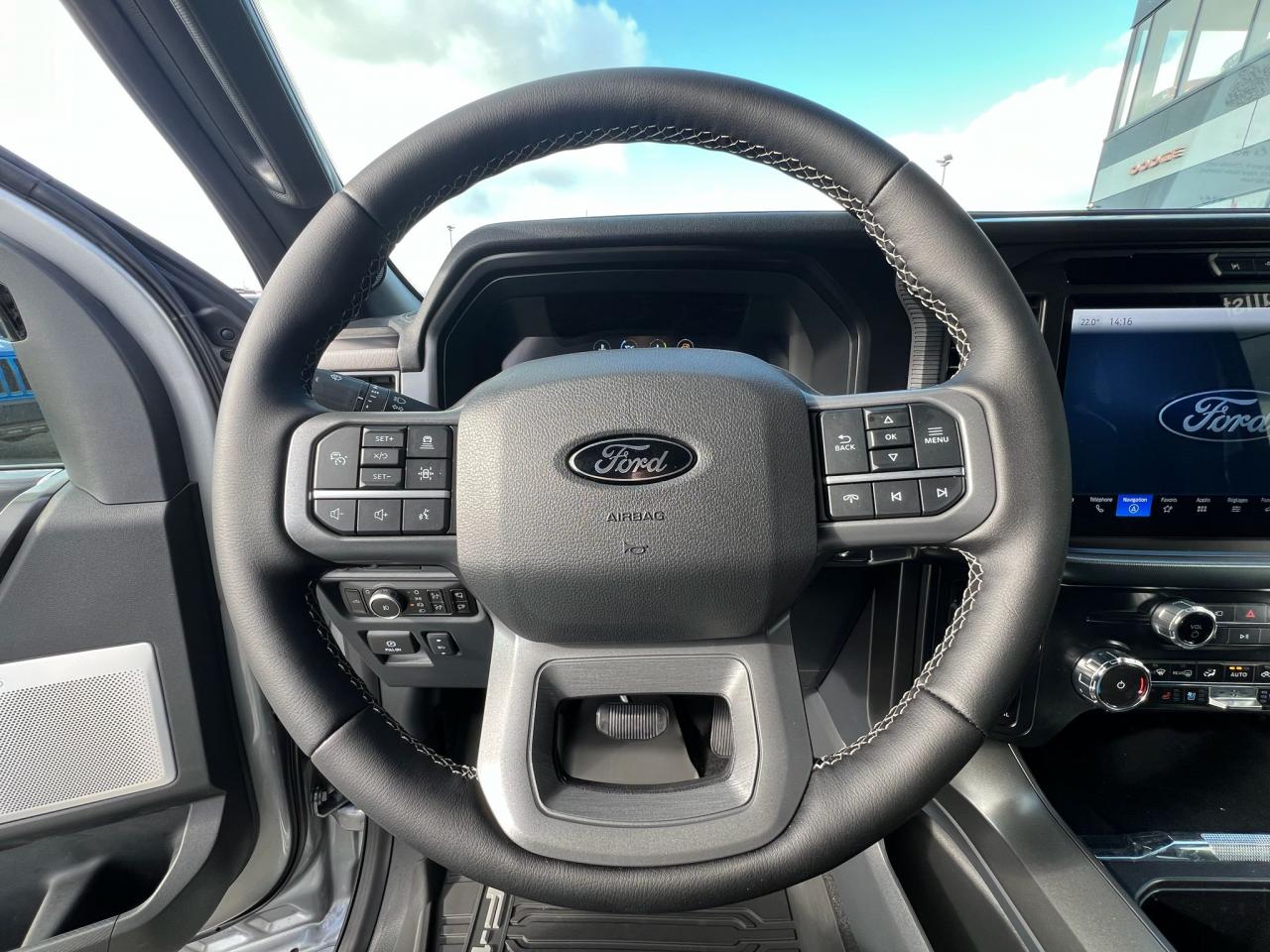 FORD F150 Supercrew LARIAT Black Package V8 5.0L