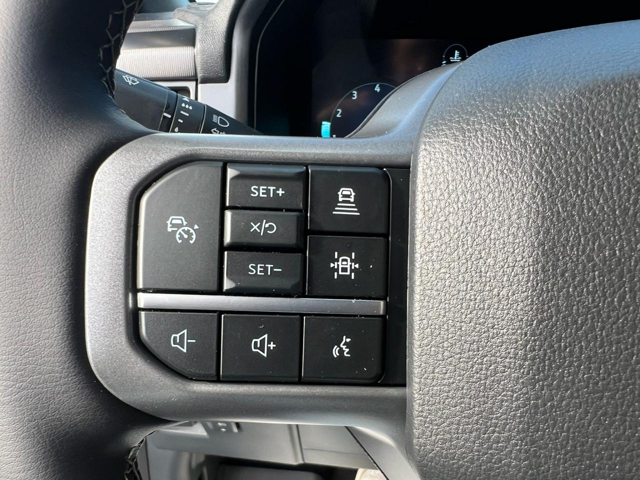 FORD F150 Supercrew LARIAT Black Package V8 5.0L