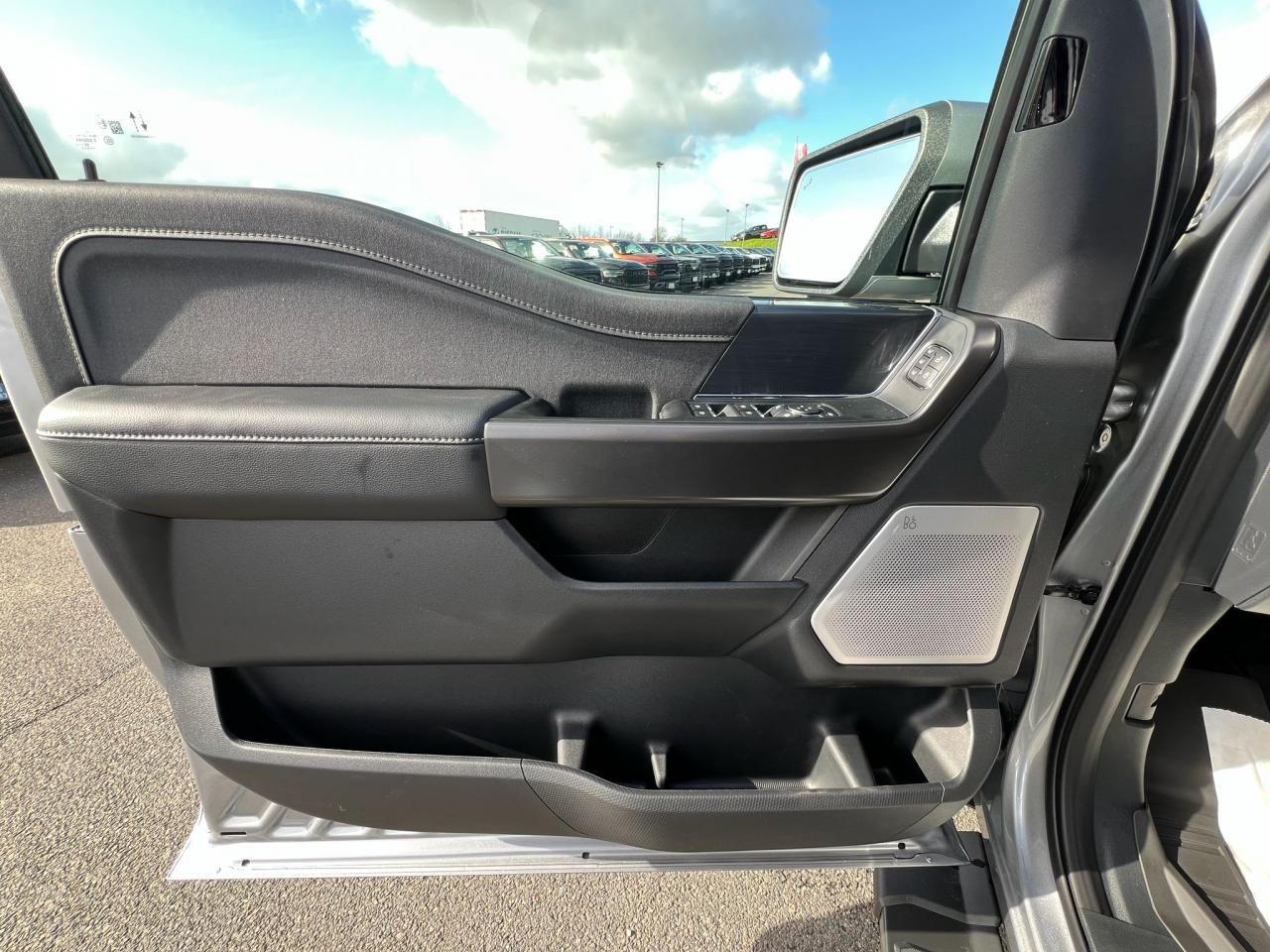 FORD F150 Supercrew LARIAT Black Package V8 5.0L