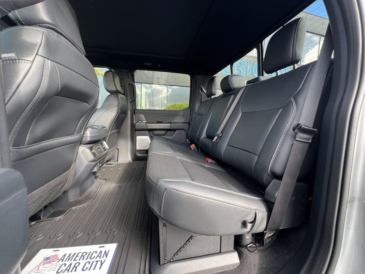 FORD F150 Supercrew LARIAT Black Package V8 5.0L