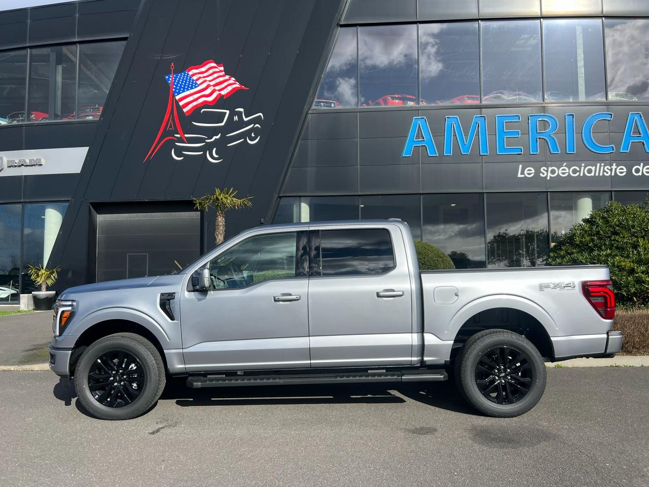 FORD F150 Supercrew LARIAT Black Package V8 5.0L