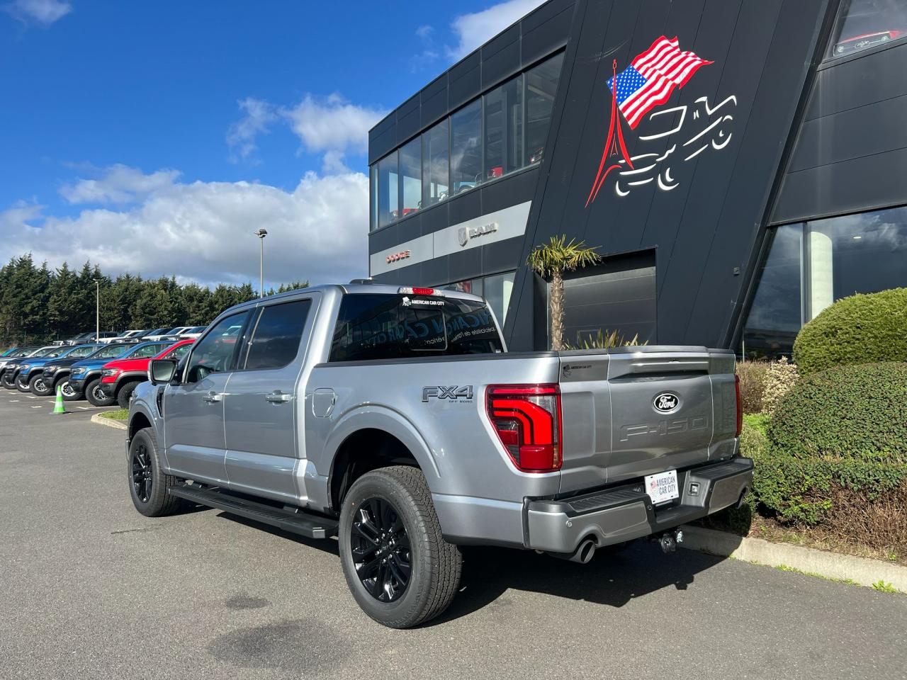 FORD F150 Supercrew LARIAT Black Package V8 5.0L