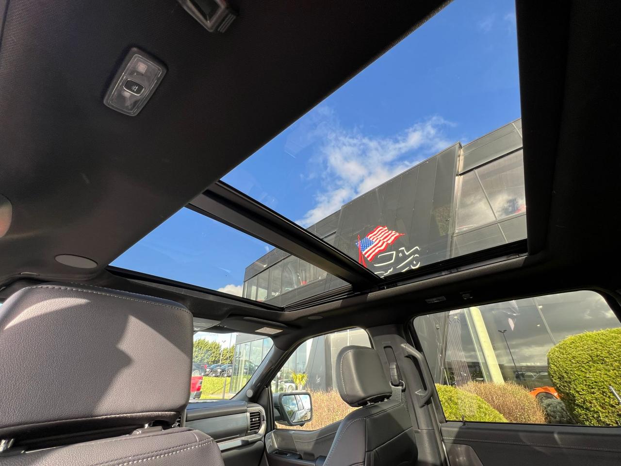 FORD F150 Supercrew LARIAT Black Package V8 5.0L