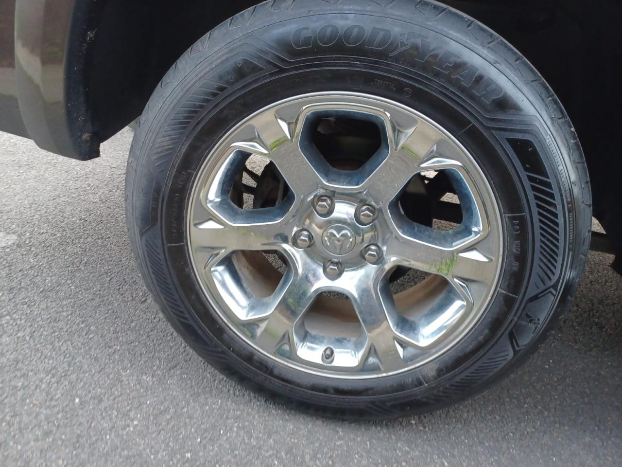 DODGE RAM 1500 CREW LARAMIE AIR V8 5.7L HEMI 395hp - GPL