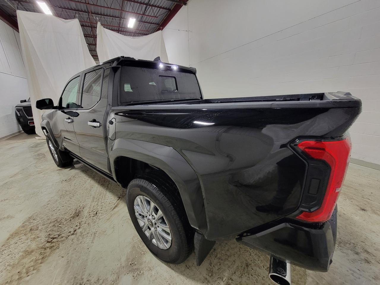 TOYOTA TACOMA LIMITED I-FORCE MAX 2.4L 4-Cyl. Turbo Hybrid - 5ft bed