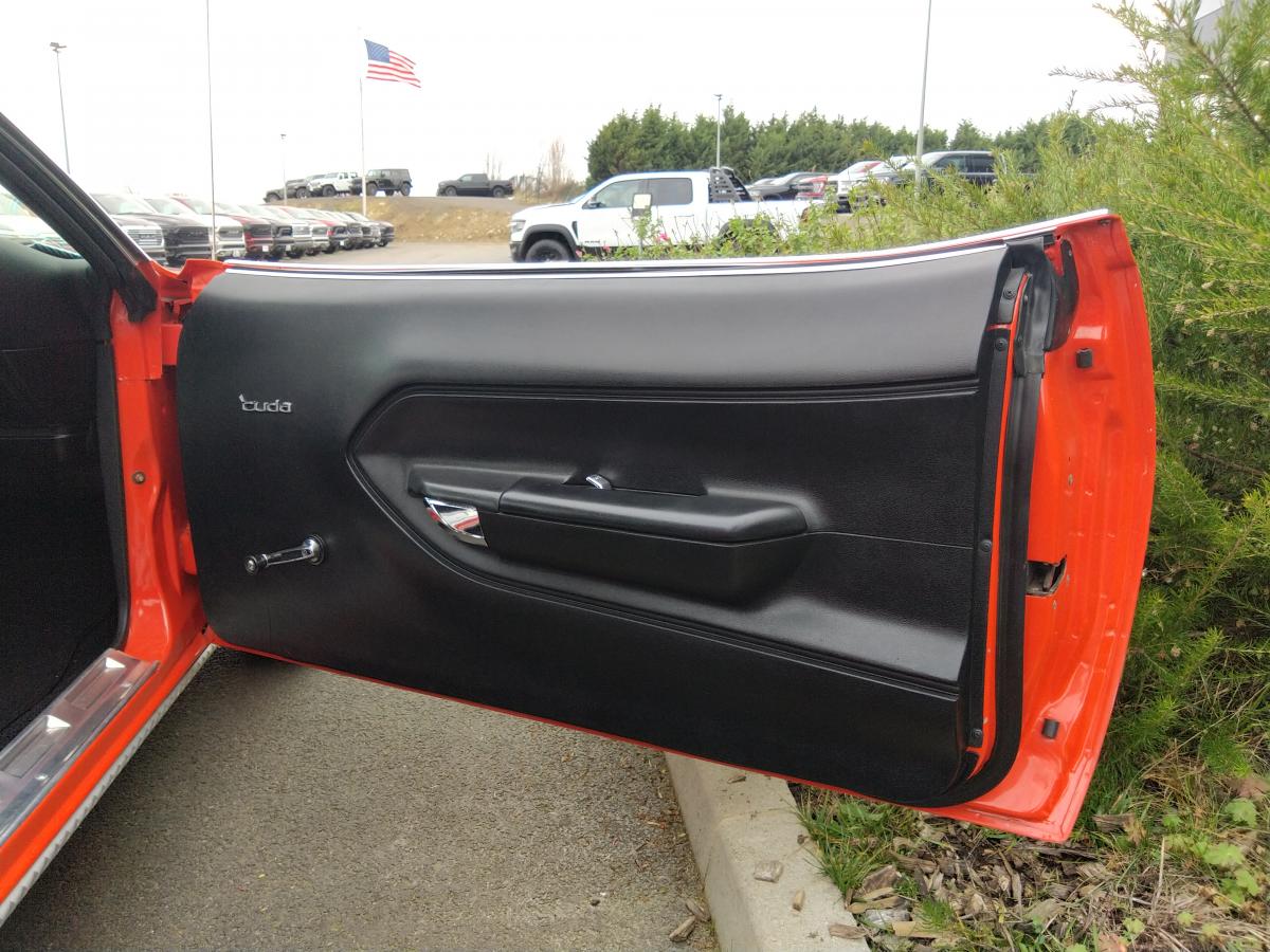 PLYMOUTH CUDA \'383 MATCHING PISTOL GRIP RESTOREE