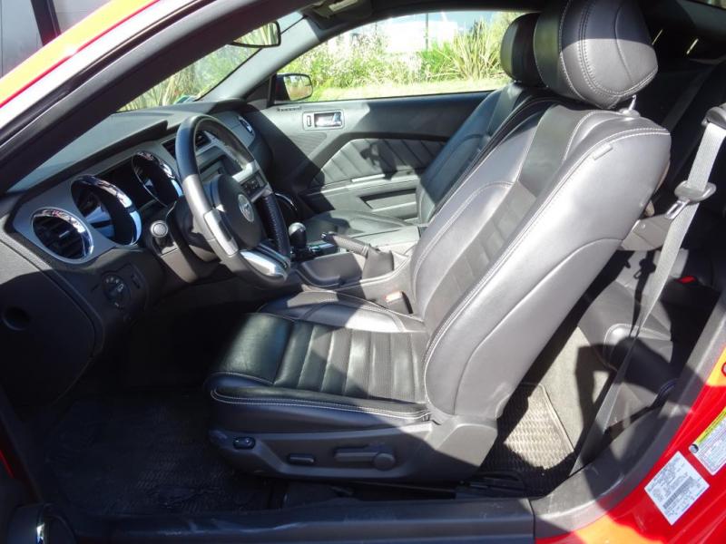 FORD MUSTANG V6 PONY PACKAGE